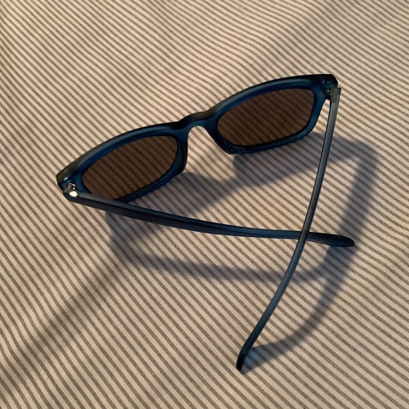 Mens sunglasses. - Picture 2 of 2